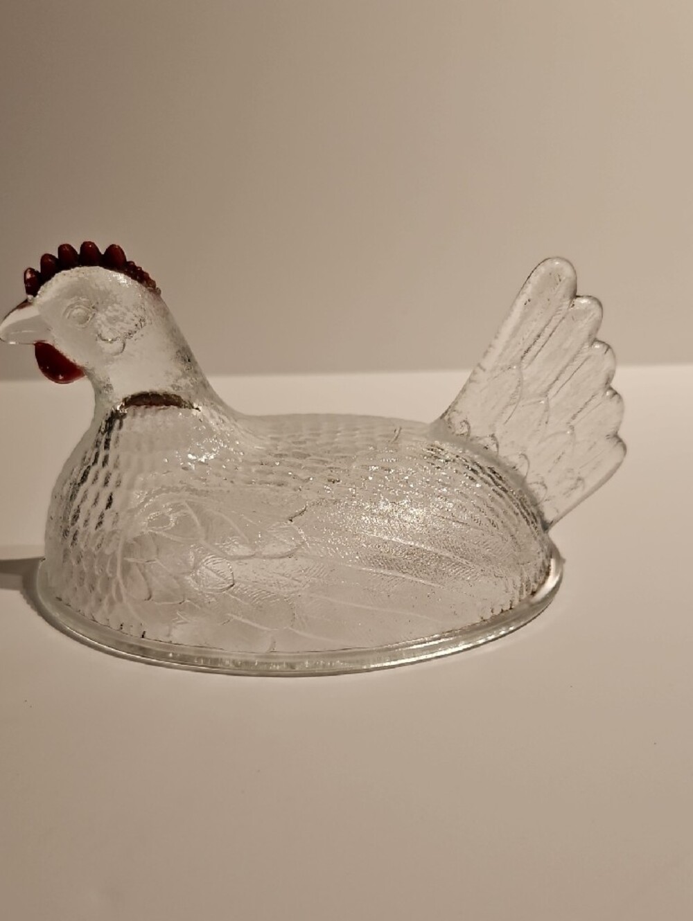 INDIANI GLASS HEN OEN ON NEST CLEAR GLASS WITH RED COMB - Picture 6 of 6